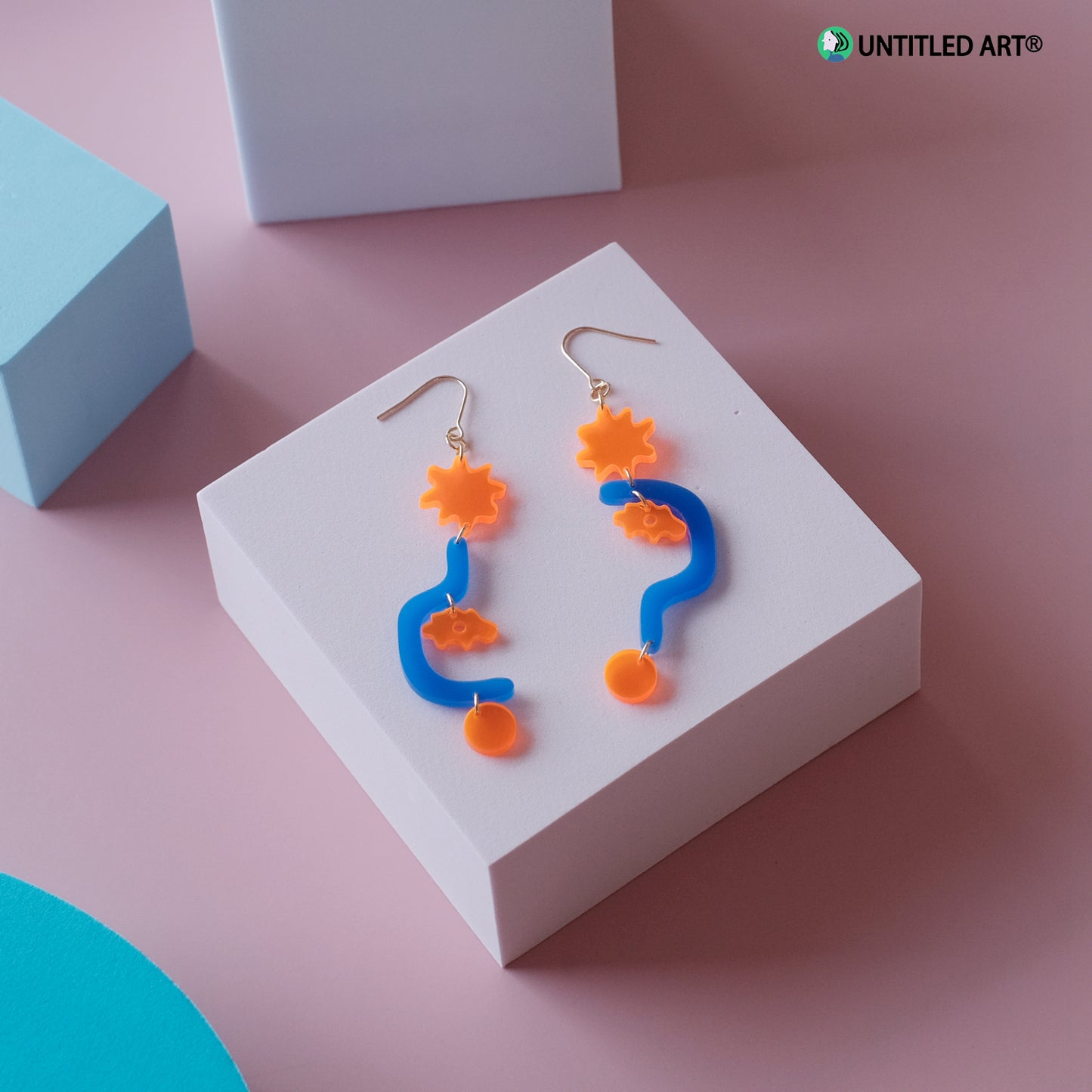 Geometric transparent acrylic abstract art derivative earrings, cool and exaggerated earrings, ear clips, geometric question marks