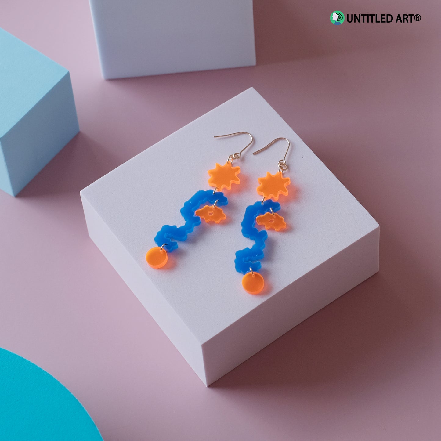 Geometric transparent acrylic abstract art derivative earrings, cool and exaggerated earrings, ear clips, geometric question marks