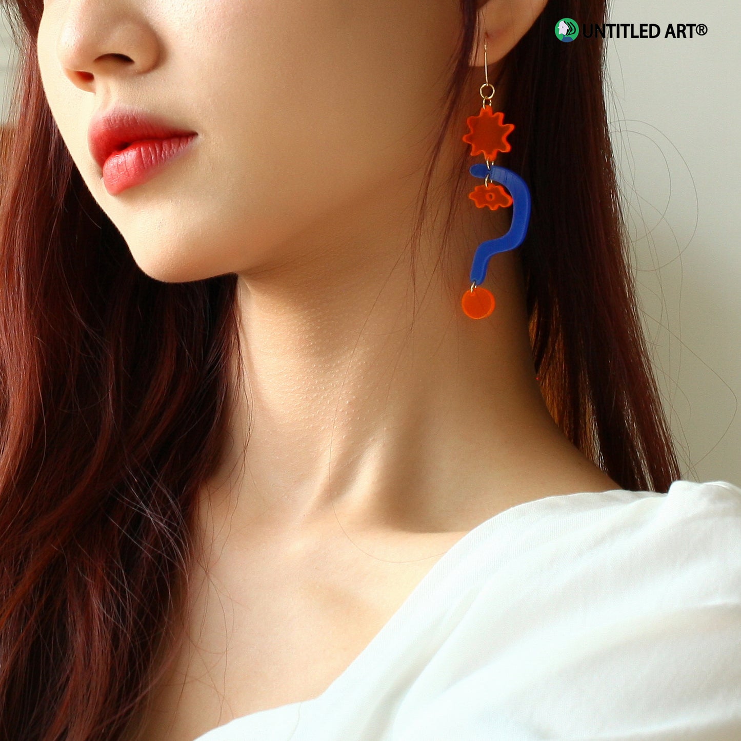 Geometric transparent acrylic abstract art derivative earrings, cool and exaggerated earrings, ear clips, geometric question marks